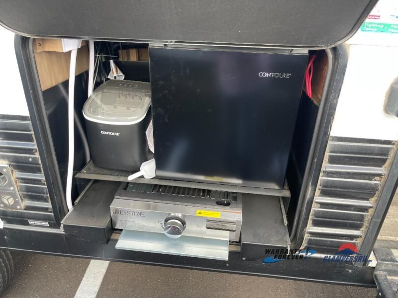Main image 6