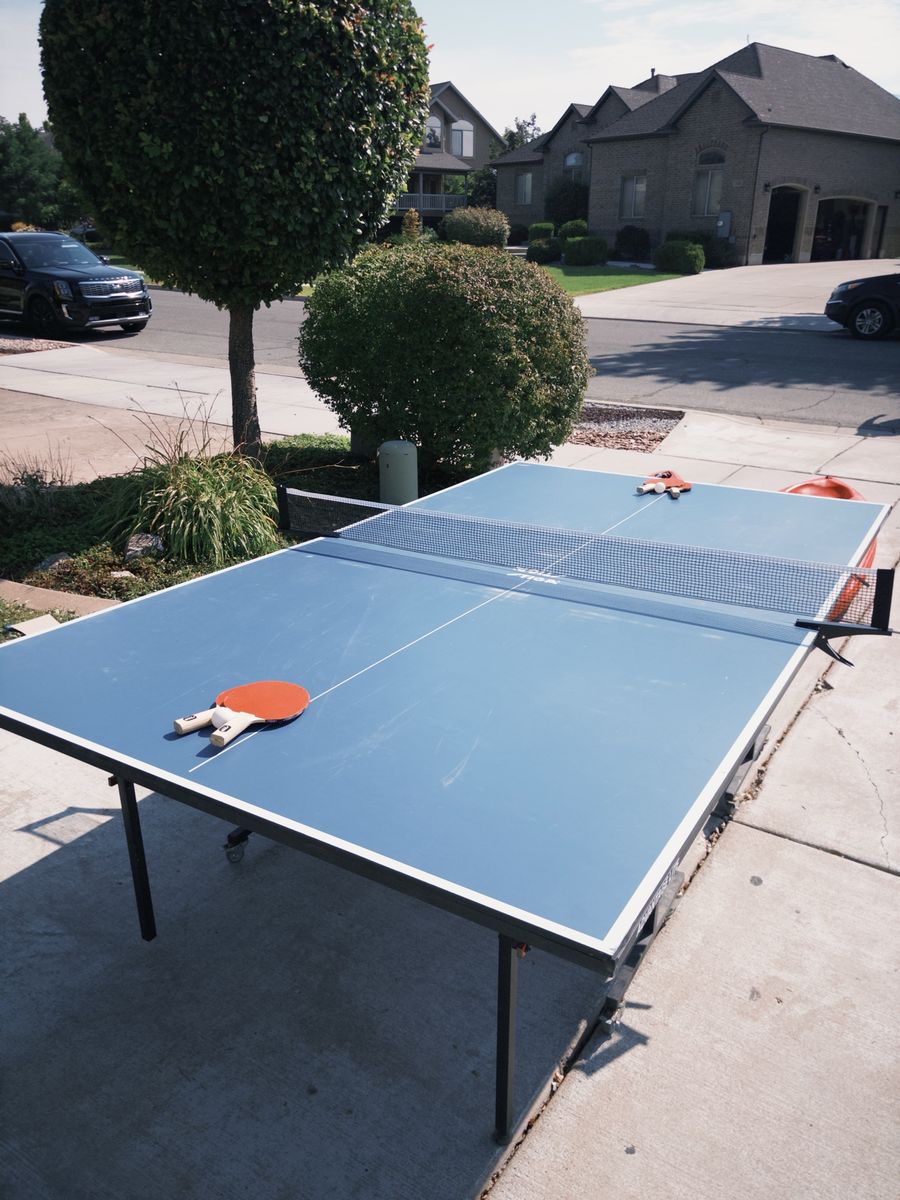 STIGA Advantage Lite Ping Pong Table with Net, Paddles, and Balls (Condition Excellent)