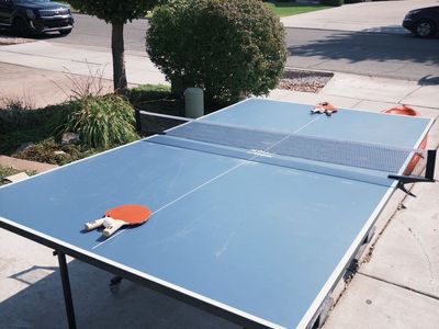 STIGA Advantage Lite Ping Pong Table with Net, Paddles, and Balls (Condition Excellent)