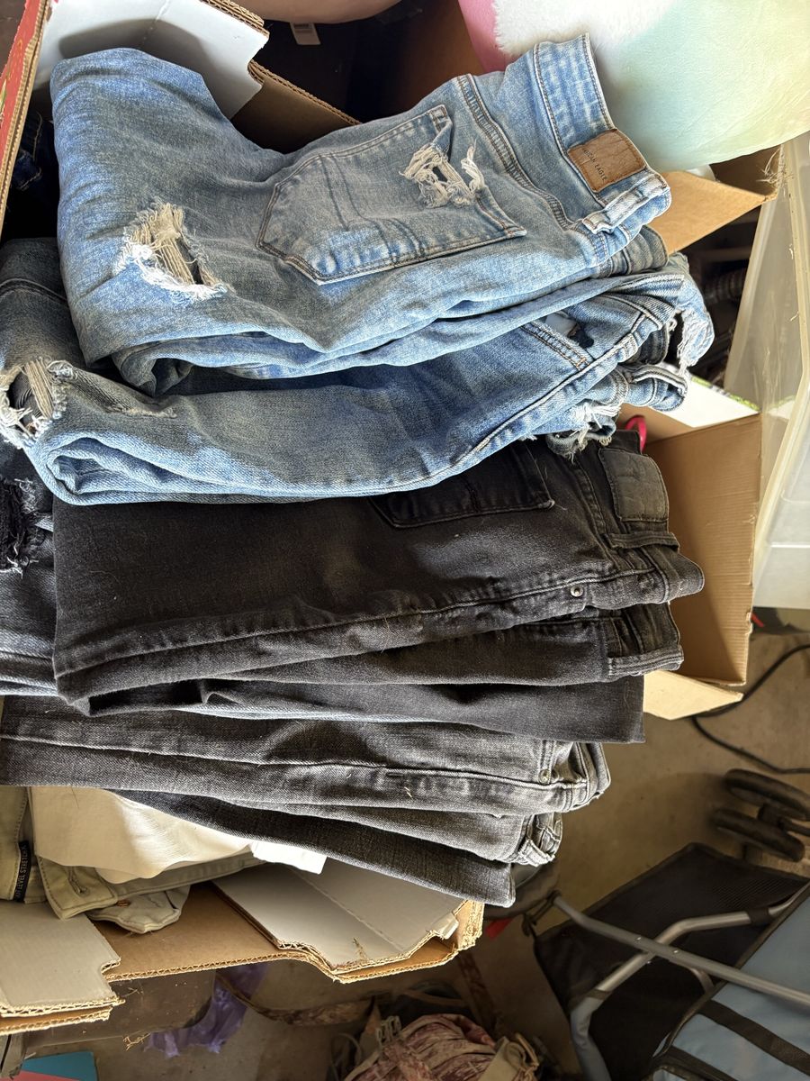 American Eagle women’s Levi’s size 4 