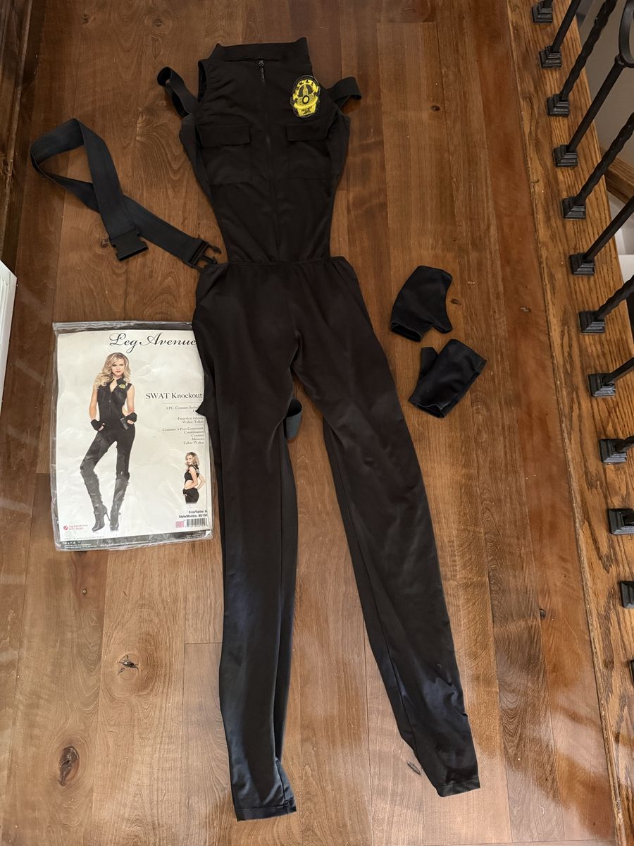 Leg Avenue SWAT knockout costume size medium cop outfit no walkie talkie