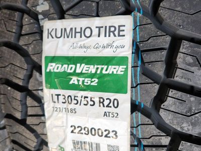 305/55r20 kumho road venture at52