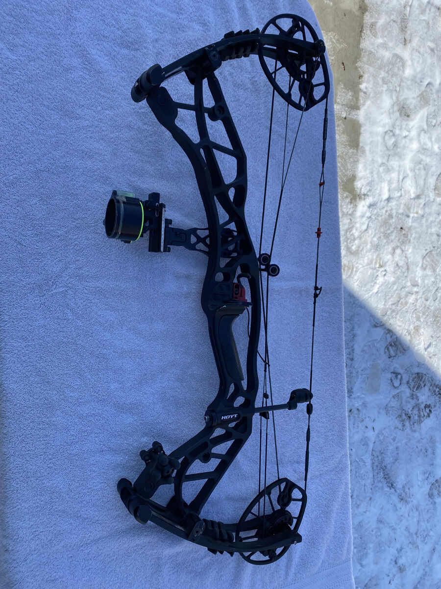Hoyt Axius Compound Bow
