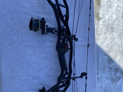 Hoyt Axius Compound Bow