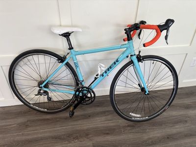Trek Road Bike Size 48 (Excellent Condition!!)