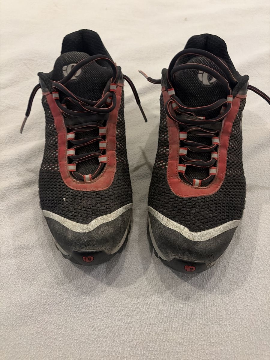 Pearl Izumi X-Alp Black/Red Cycling Shoes - Size 11, Used
