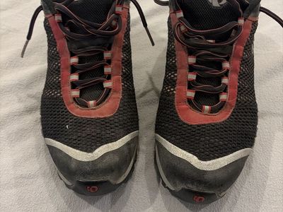 Pearl Izumi X-Alp Black/Red Cycling Shoes - Size 11, Used
