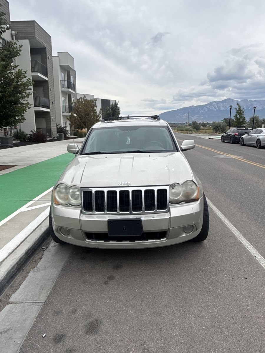 Jeep Grand Cherokee Limited Hemi SUV - Silver