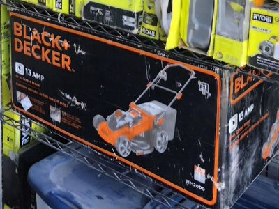 Black & Decker MM2000 13 AMP Corded Electric Lawn Mower 20 in. Cut