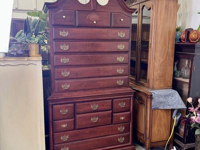 Vintage Chippendale-style mahogany chest-on-chest highboy