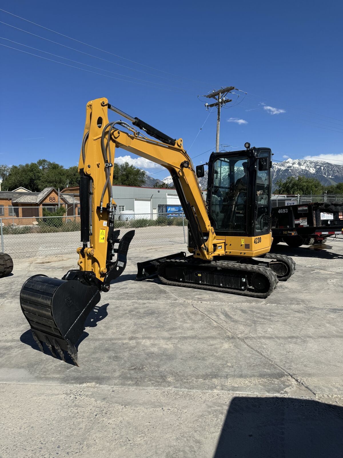 4 Ton Mini Excavator Rental – Dirt Work, Construction - Cat 304 with thumb - 6 Hour option