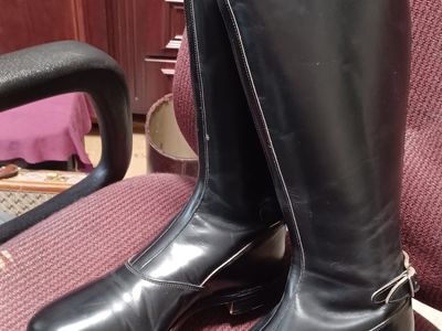 RIDING BOOTS