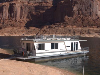 SINGLE OWNER HOUSEBOAT | 2026 TOTAL SYSTEMS MODERNIZATION | 100% SOLAR INDEPENDENT