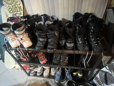 Nice snowboard Boots Sizes 2-6, 29 Each