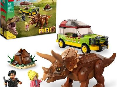USED LEGO Jurassic Park Triceratops Research 76959 Dinosaur Set with Minifigures & Vehicle