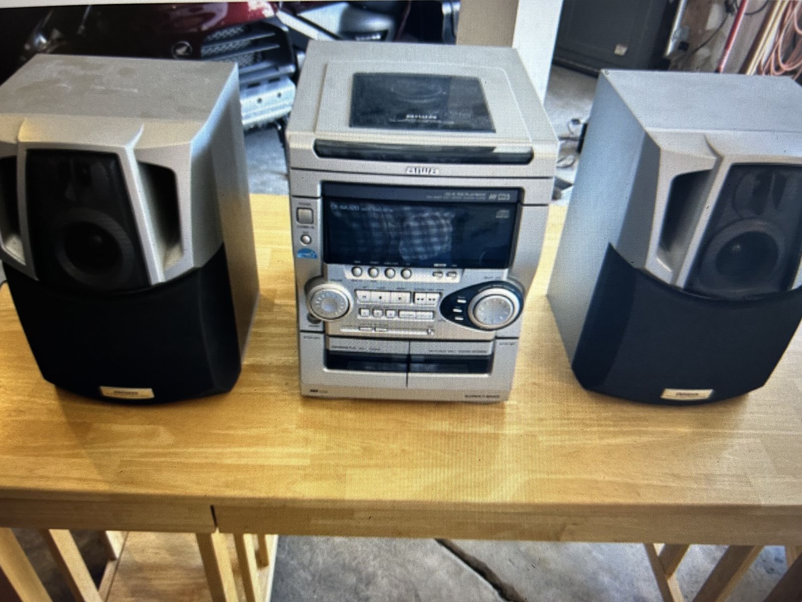Aiwa CX-NAJ20 3-Disc CD & 2-Cassette Player Audio System W/Speakers