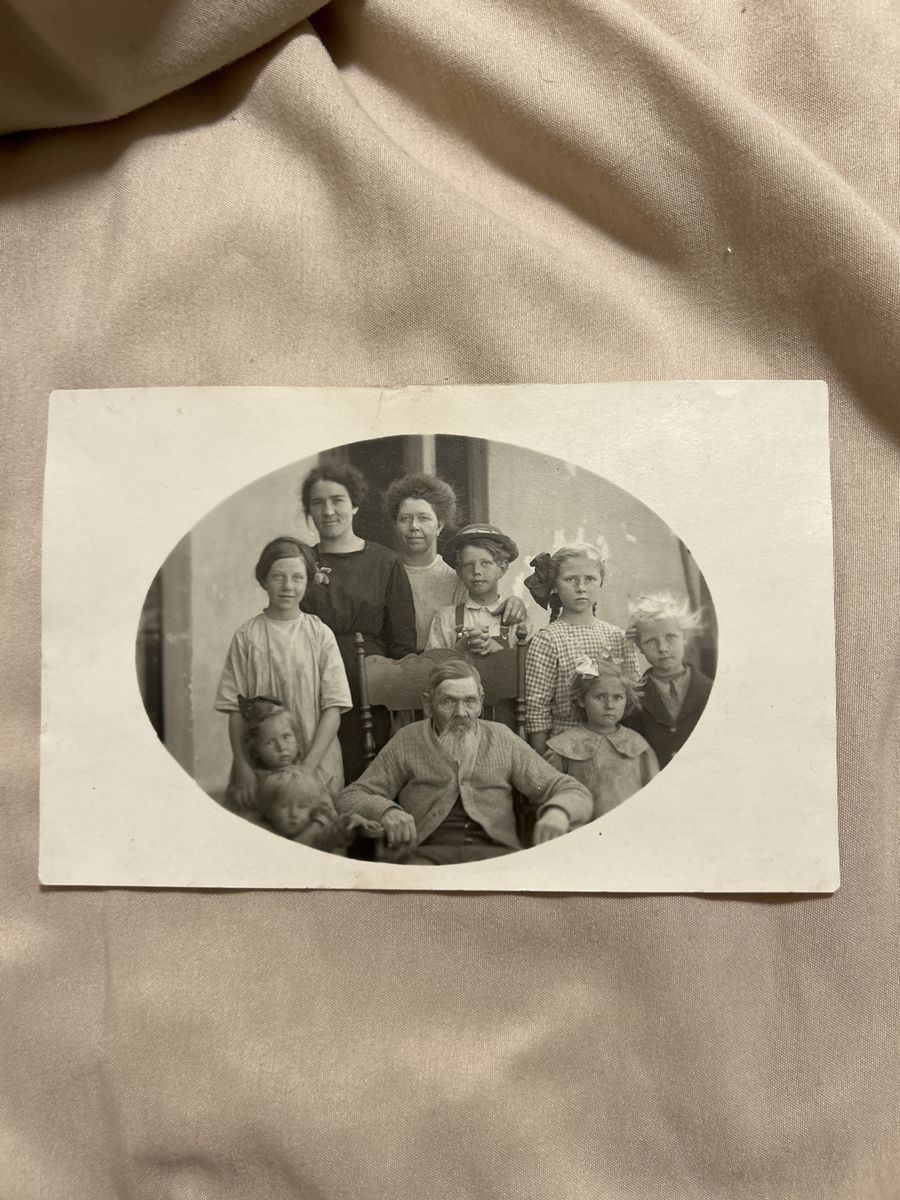 Vintage Unposted Early 1900’s Family picture "POST CARD" - Blank/Unused, Collectible Ephemera