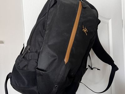 Arc'teryx Arro 22 Backpack Black/24K