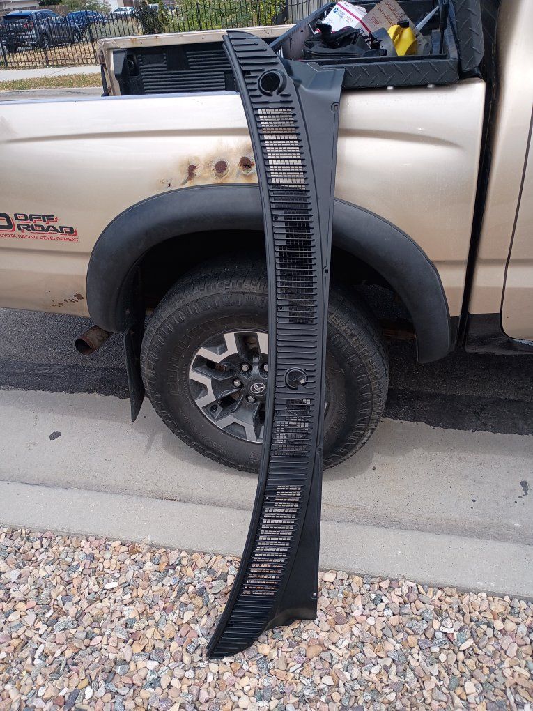 OEM 1996–2002 Toyota 4Runner Windshield Cowl Vent Grille –