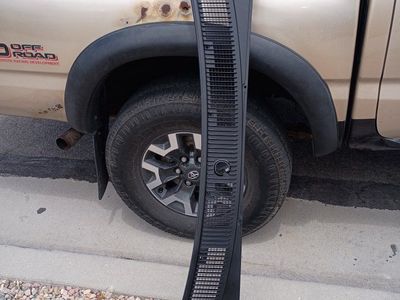 OEM 1996–2002 Toyota 4Runner Windshield Cowl Vent Grille –