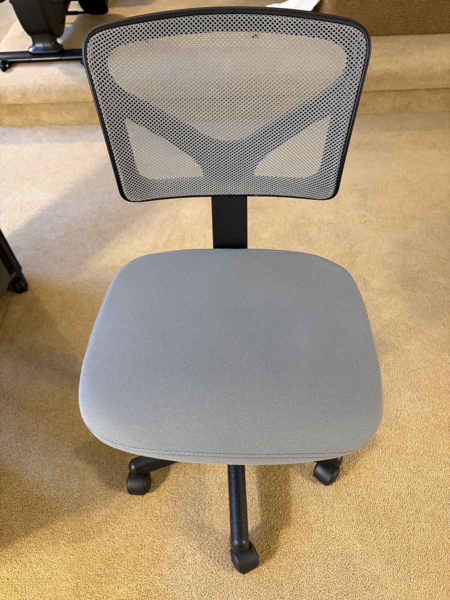 Grey Mesh Task Chair with Rolling Base and Adjustable Height