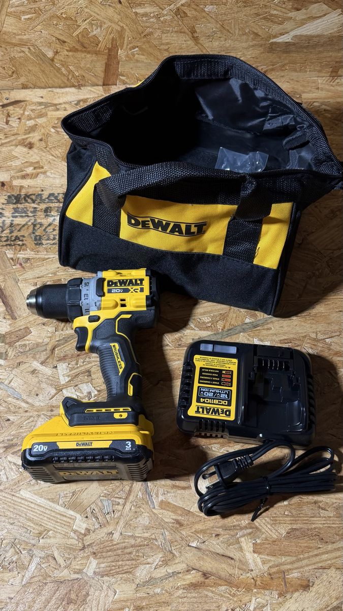 20V MAX XR Brushless Cordless 1/2 in. Drill/Driver with battery and charger
