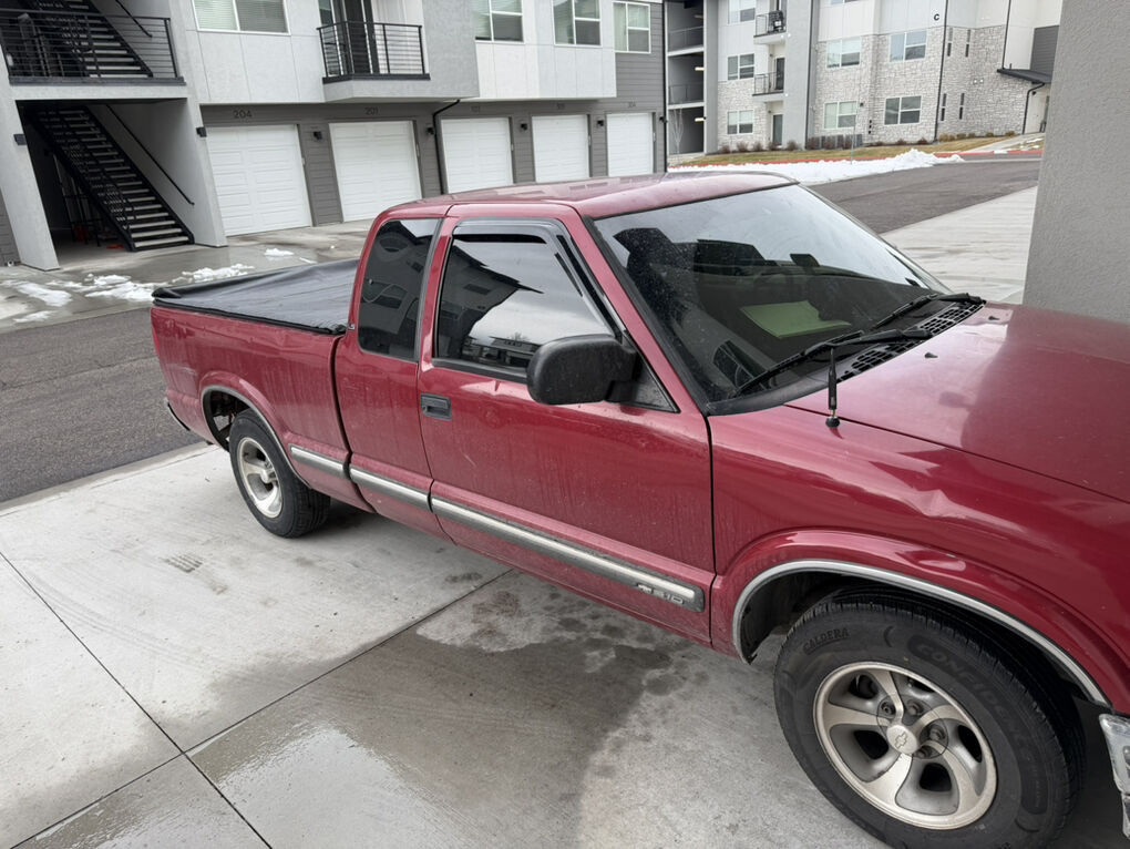 2002 Chevrolet S-10 LS