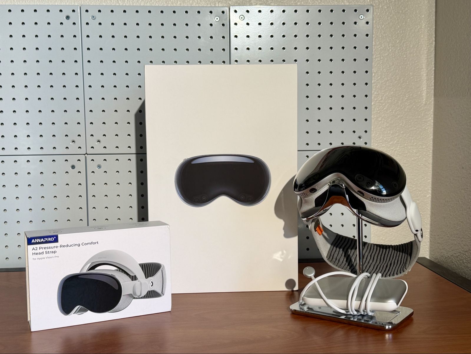 Apple Vision Pro + Stand & Accesories