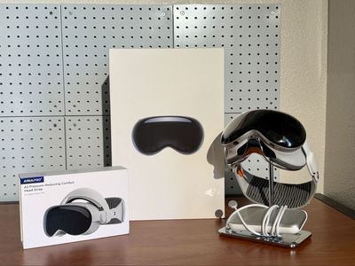 Apple Vision Pro + Stand & Accesories