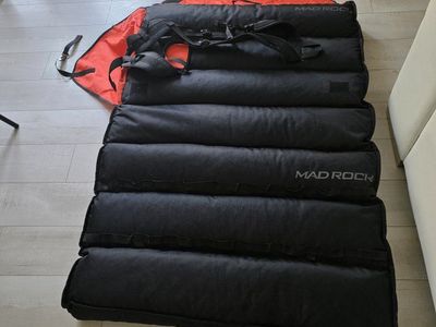 Mad Rock R3 Crash Pad - Large Black/Orange Foldable Bouldering Mat with Backpack Straps