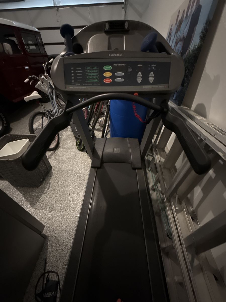 Landice L7 Pro Trainer Treadmill - Excellent Condition, Durable Home Gym