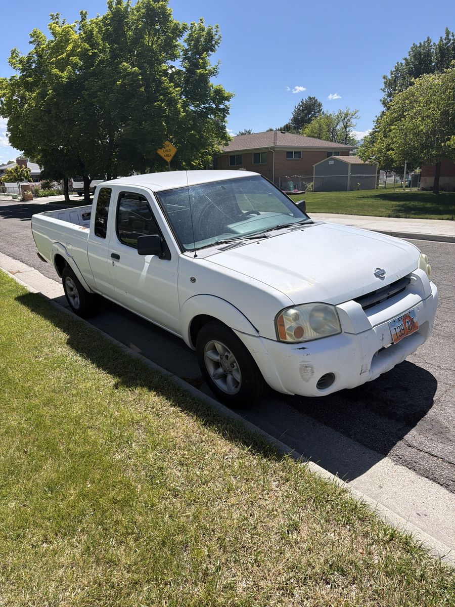 Nissan Frontier Pickup Truck - White, Compact 2-Door