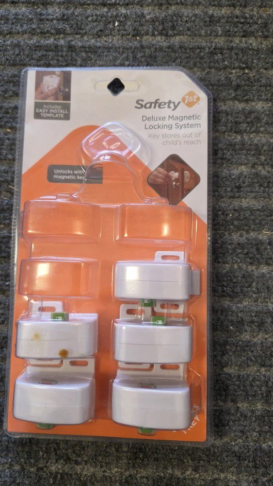 Safety 1st Deluxe Magnetic Locking System - Child Safety Cabinet Locks with Easy Install Template