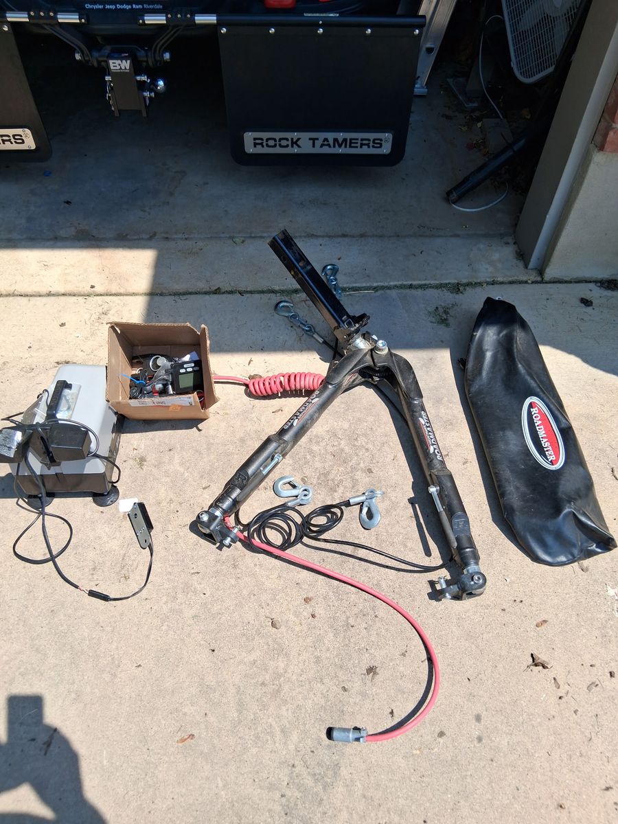Roadmaster flat tow hitch and break system