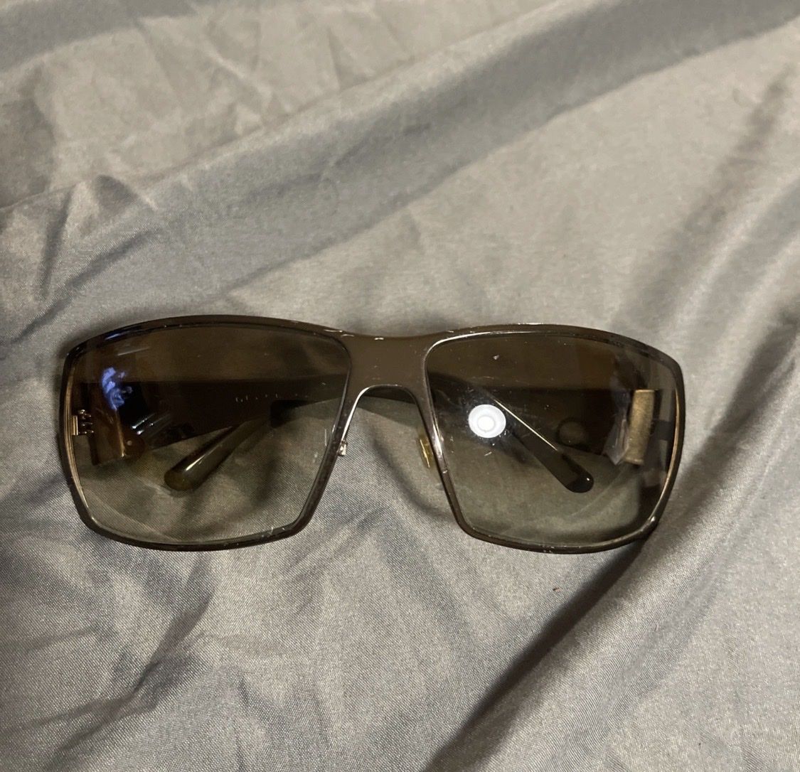GUCCI Sunglasses Model No. GG1821