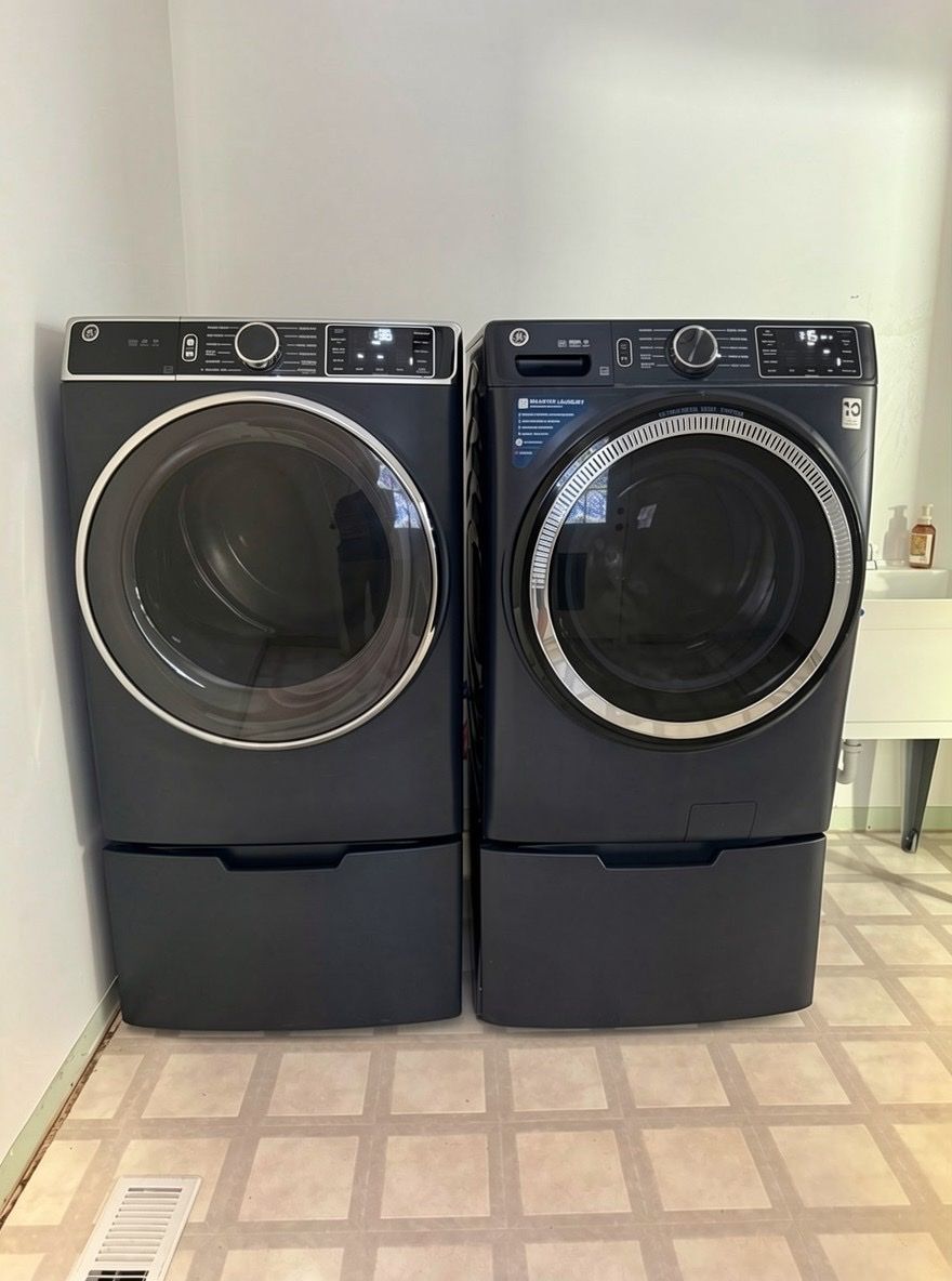 GE 4.8 cu. ft. Front Load Washer & Dryer Set with Pedestals - navy blue
