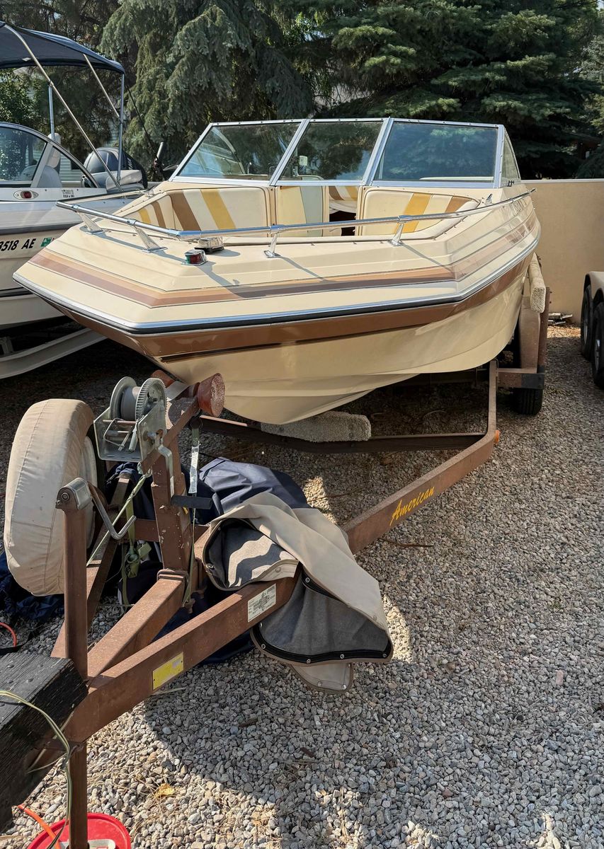 1978 Century Arabian 20’ Fish & Runabout Boat – Runs Strong – Lots of Extras