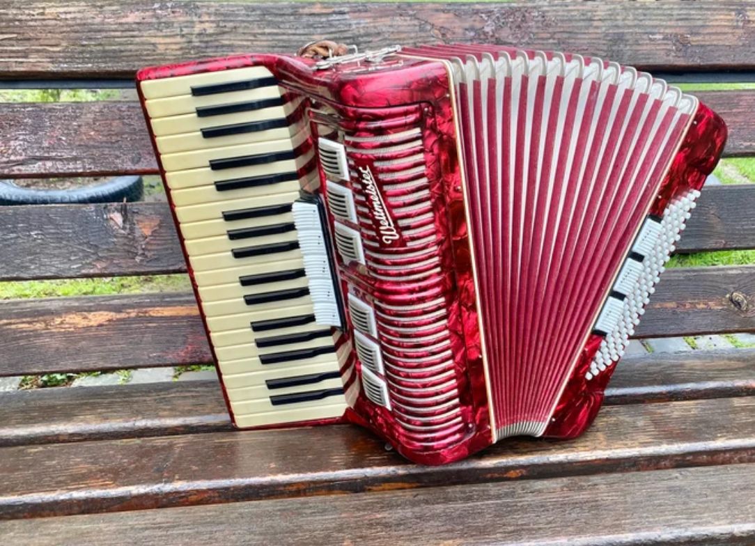 Weltmeister Piano Accordion 96 Bass buttons