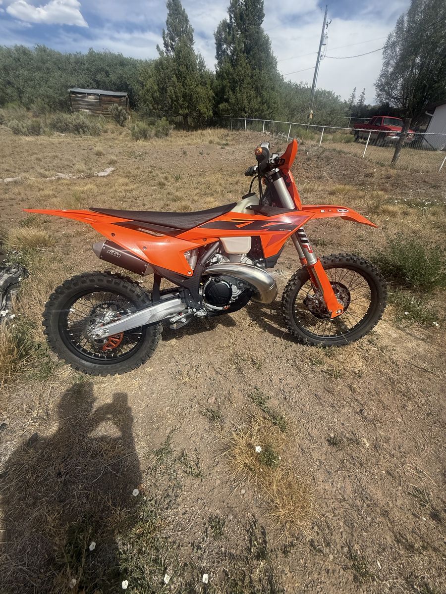 KTM xc 250 Dirt Bike - Orange, 2-Stroke, Excellent Condition