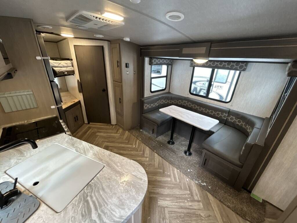 2021 240BHS Shadow Cruiser