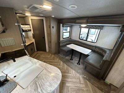 2021 240BHS Shadow Cruiser