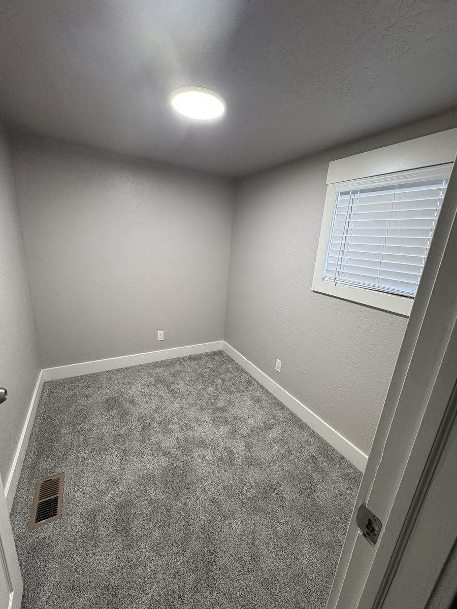 Main image 7