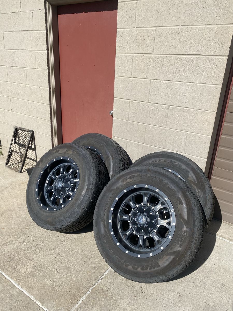 Fuel d517 18x9 -12 wheels 6x139.7 6x5.5 with 255/70r18 tires