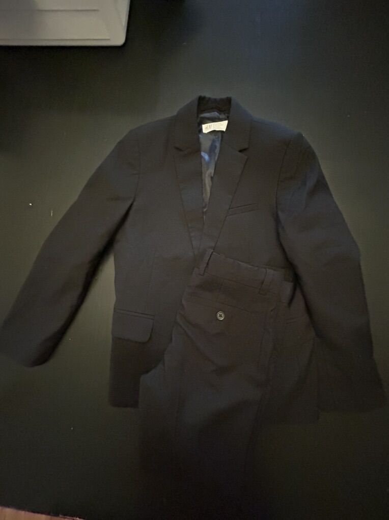 H &M Boys Suit M (8/10)