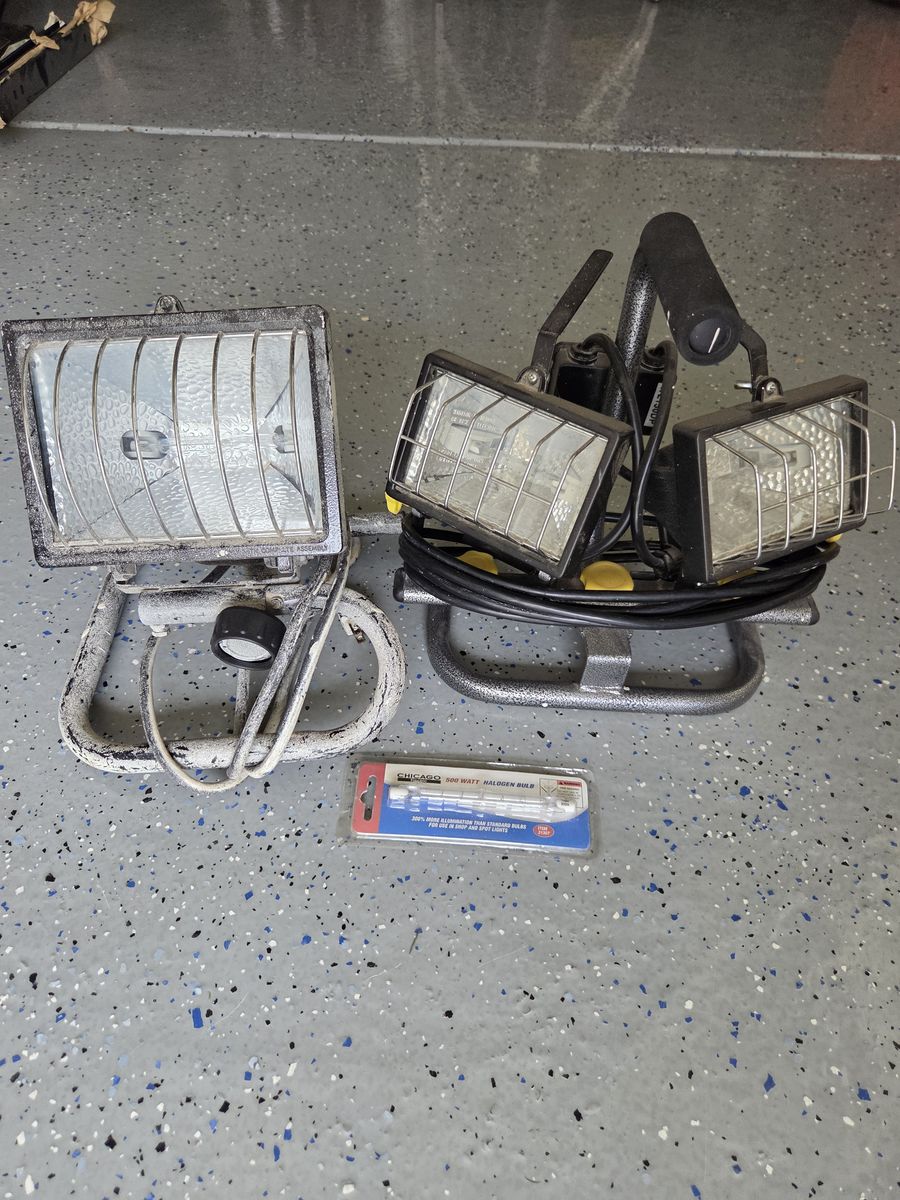 2 Portable Halogen Work Lights + New 500W Bulb