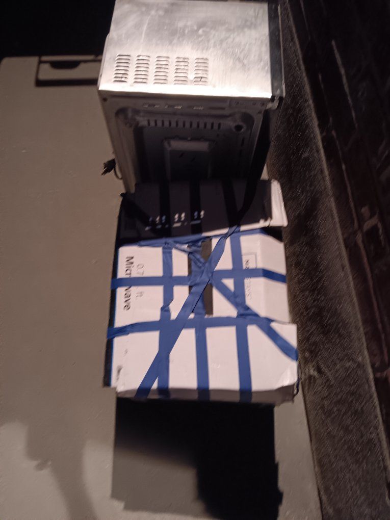 Two Countertop Microwave Ovens - Mainstays & Farberware