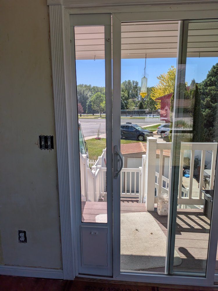 Sliding door pet door insert