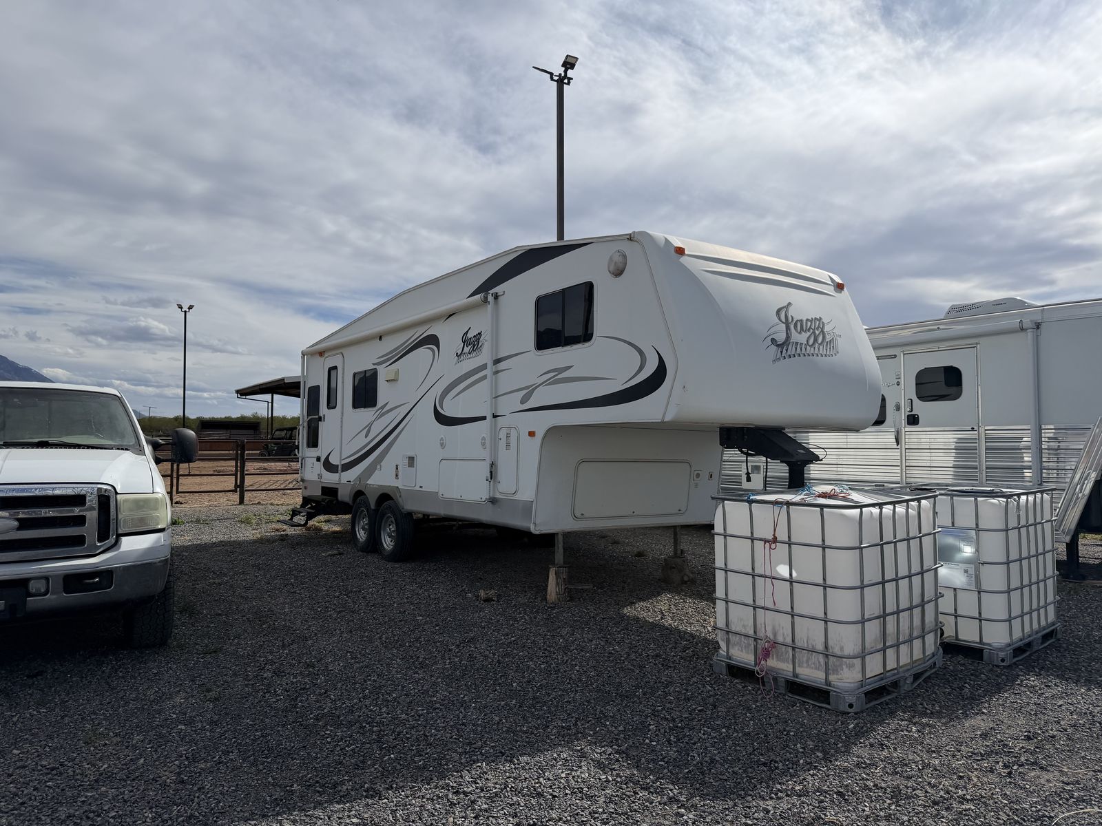 2007 Jazz Fifth Wheel with Pullout