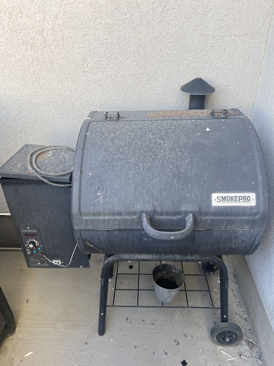 Camp Chef SmokePro Pellet Grill - Digital Temperature Control Smoker