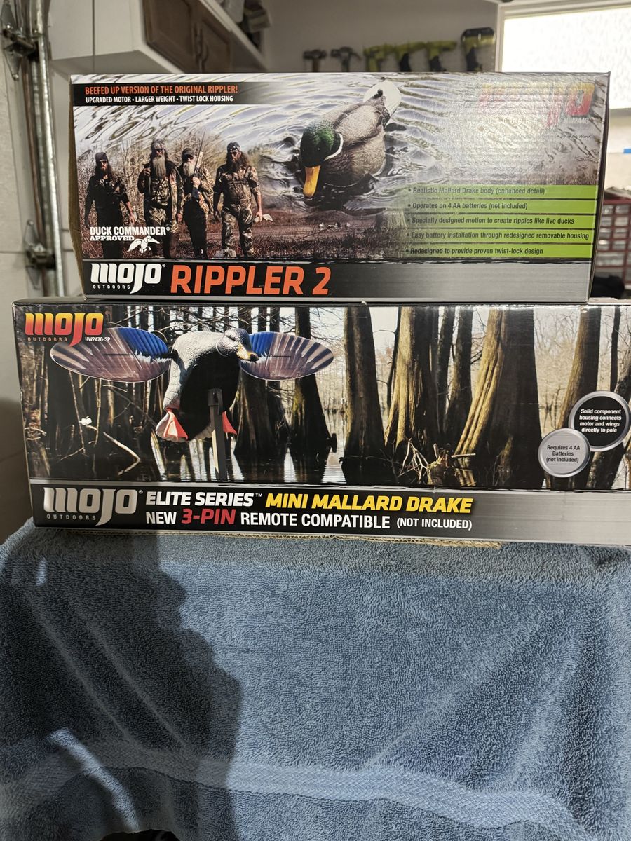 MOJO Outdoors Duck Decoys Lot - Elite Mini Mallard Drake, Rippler 2 & Camo Bag